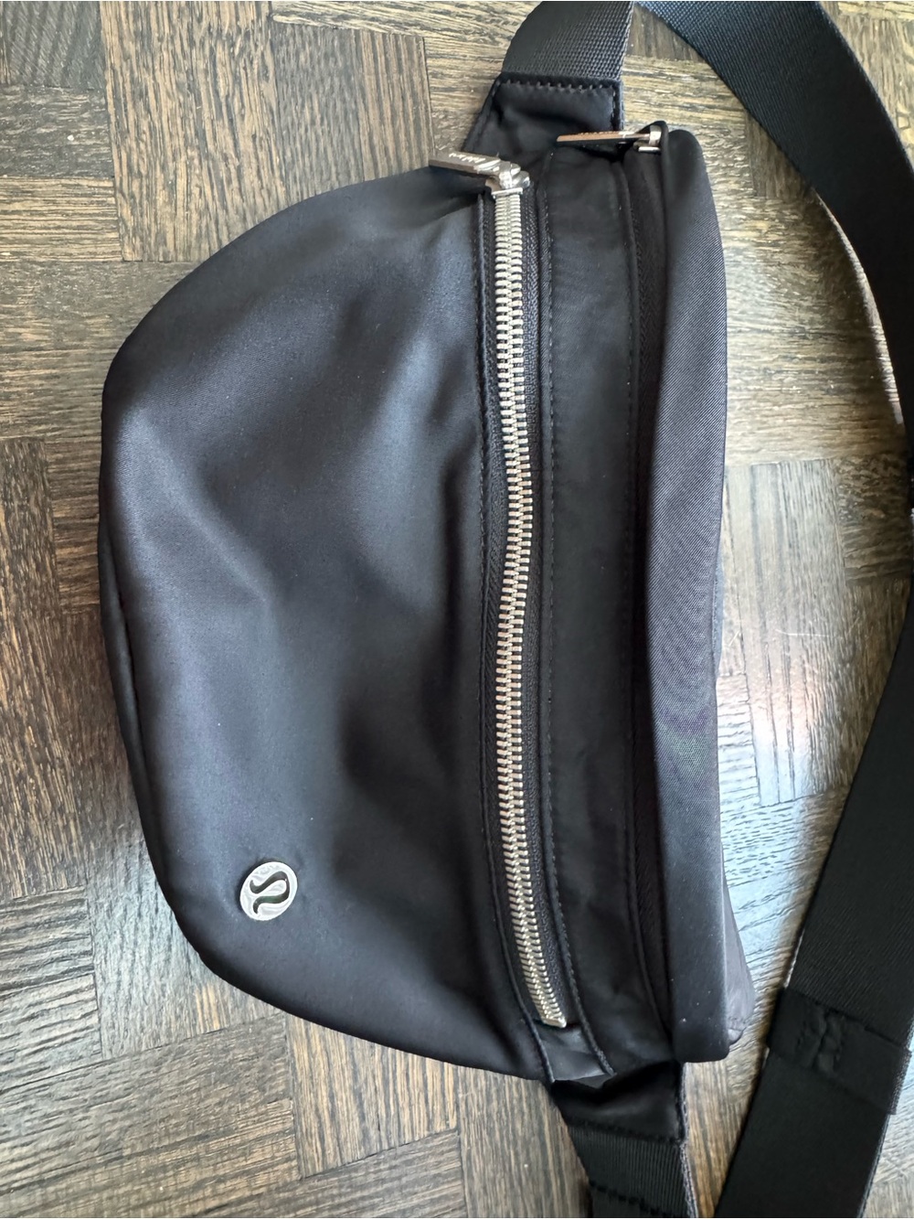 Lululemon | City Adventurer 2.5L Bag - Picture 2 of 4